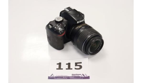 Digitale fotocamera NIKON, type D3200 + lens Nikon DX 18-55mm, zonder batterij/lader, werking niet gekend